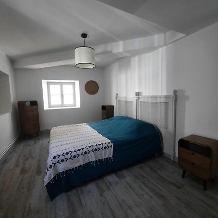 Duplex Place Du Marche Saint-Jean-dʼAngély Екстериор снимка